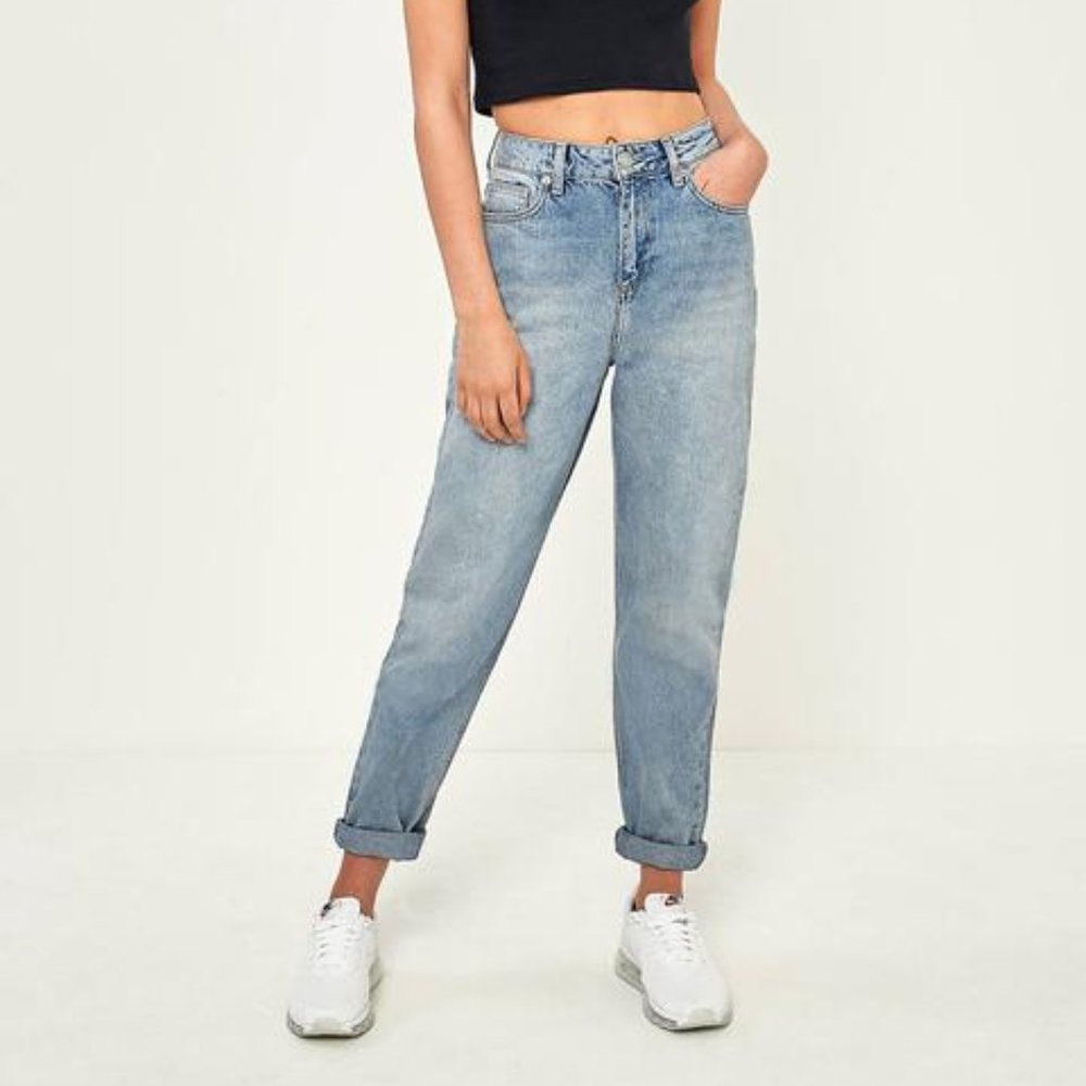 Urban Outfitters BDG High Rise Mom Jeans👖